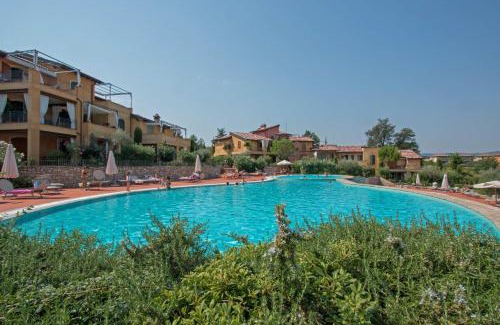 Manerba del Garda Apartamento | Borgo del Torchio Apartments by Wonderful Italy