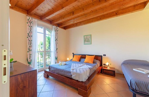 Manerba del Garda Apartamento | Borgo del Torchio Apartments by Wonderful Italy