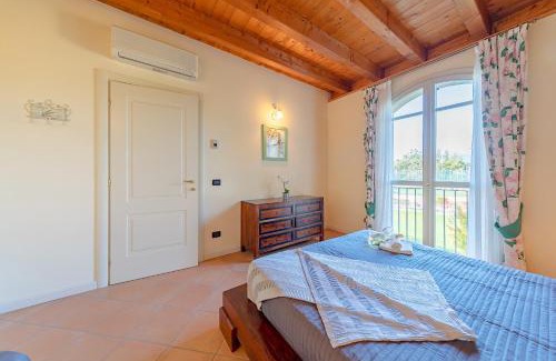 Manerba del Garda Apartamento | Borgo del Torchio Apartments by Wonderful Italy