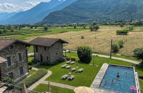 Colico Apartamento | Borgo Erbiola Rosa Rustico Holiday Apartment with Pool