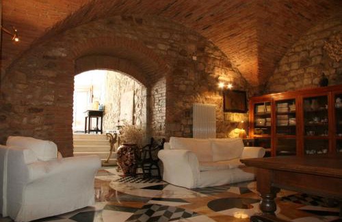 Calenzano Casa | Borgo Medievale di Poggio Alla Pieve Relais, Food & Art