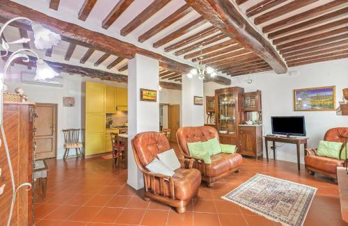 Panicale Apartamento | Borgo Panicale with Shared Pool and Garden
