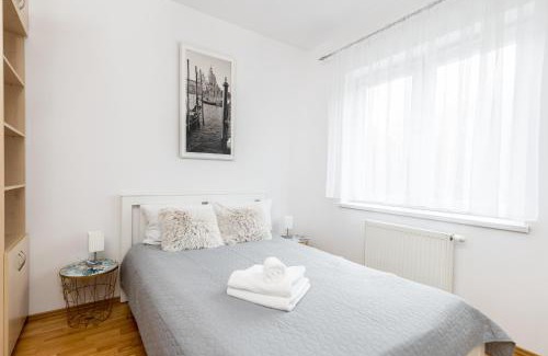 Libertow Apartamento | Borkowska Comfort Apartment by BookingHost