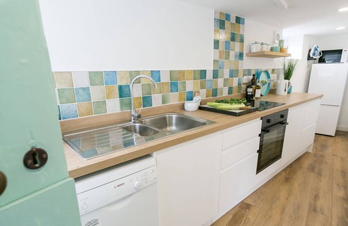 Ty Croes Cabaña | Borth Bach - an on the beach that sleeps 4 guests in 2 bedrooms