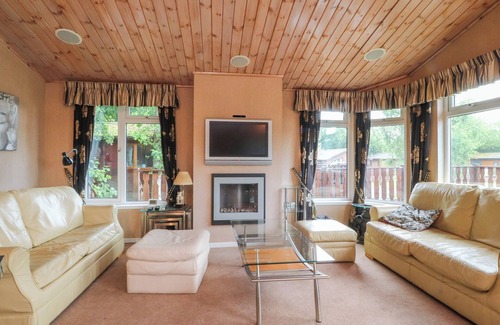 Yealand Conyers Cabaña | BORWICK HEIGHTS 6, pet friendly in South Lakeland Leisure Village