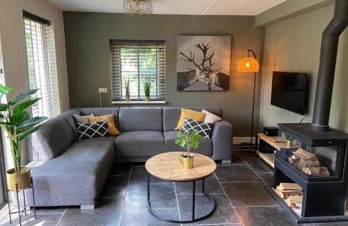 Lunteren Casa | Bosboerderij de Goudsberg met hottub in tuin