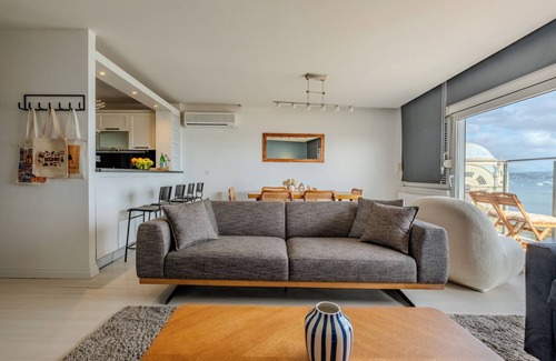 Kabatas Apartamento | Bosphorus View: Spacious 3-bedroom apartment in lovely Istanbul with AC