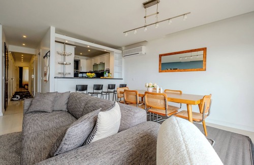 Kabatas Apartamento | Bosphorus View: Spacious 3-bedroom apartment in lovely Istanbul with AC