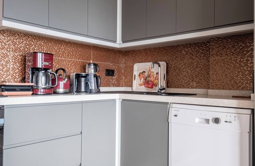 Bahcelievler Apartamento | Bosphorus View with 2 bedrooms and WiFi, AC, Elevator