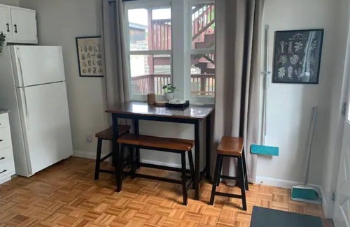 Ward Two Condominio | Boston 2bd King Bed near Harvard, MIT, subway near Boston. On-site free Parking