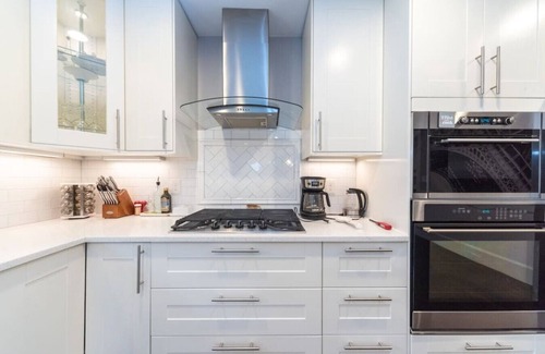 Waltham Casa | Boston's Luxury Home: Pet-Friendly, 4BR, Sleeps 10