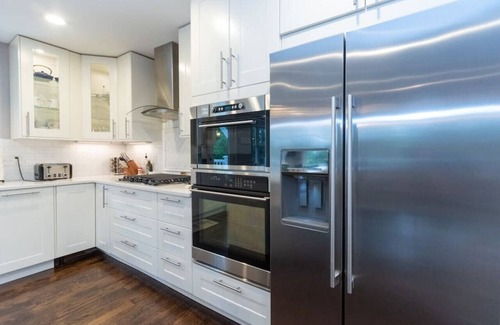 Waltham Casa | Boston's Luxury Home: Pet-Friendly, 4BR, Sleeps 10