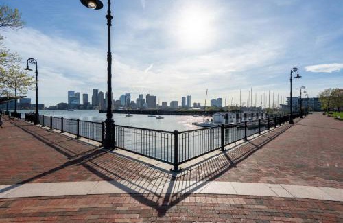 Jeffries Point Apartamento | Boston Skyline Stay 1BR with City Views