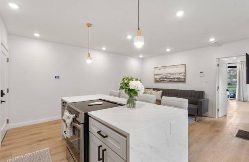 Jeffries Point Apartamento | Boston Skyline Stay 1BR with City Views