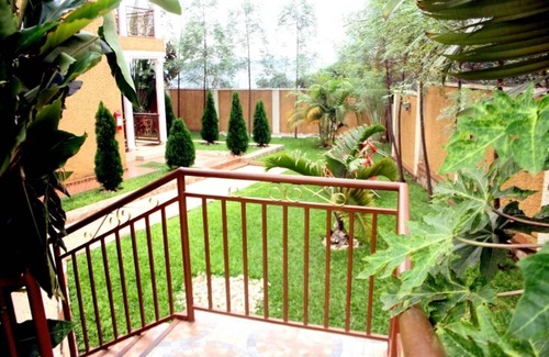 Kigali Casa | HOTEL BOSTON VILLA, SERVICIO DE TRANSPORTE, A 2 MINUTOS DEL CONVENIO KIGALI Y ARENA