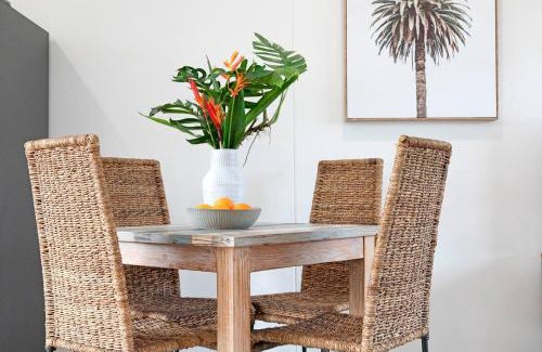 Rapid Creek Apartamento | 'Botanica Aguila' Chic Nightcliff Balcony Pad