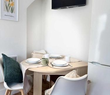 Swindon Apartamento | Botanica convenient centre Stay free parking