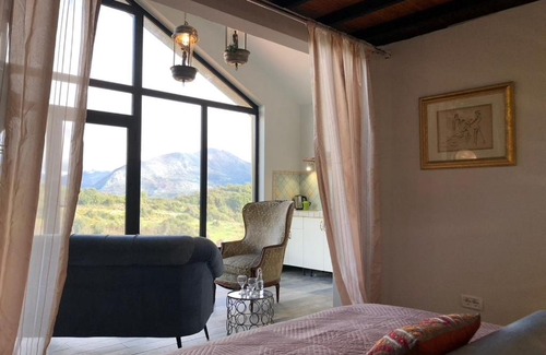 Vlore County Casa | Botë Farms