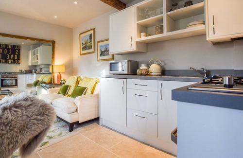 Bibury Cabaña | Bothy at Arlington - sleeps 2 guests in 1 bedroom