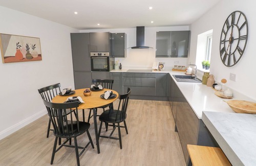 Wolverhampton Cabaña | BOTTERHAM HOUSE, pet friendly, with hot tub in Wombourne