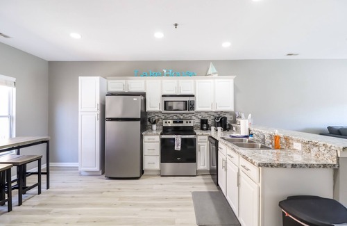 Camdenton Condominio | Bottomless Retreat | Sleeping 6 Guests