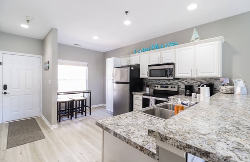 Camdenton Condominio | Bottomless Retreat | Sleeping 6 Guests