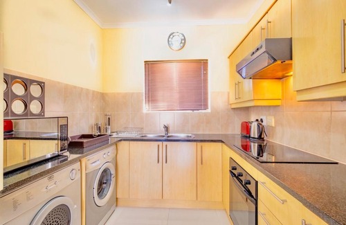 Century City Apartamento | Bougain Villas