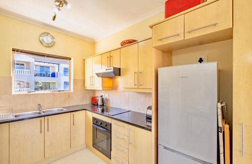 Century City Apartamento | Bougain Villas
