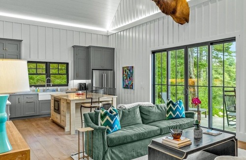 Cashiers Cabaña | "Bougie Barn" on 21 Acres Near GlenCove & Mountaintop Golf & Lake Club- Sleeps 8