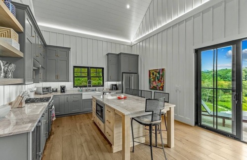 Cashiers Cabaña | "Bougie Barn" on 21 Acres Near GlenCove & Mountaintop Golf & Lake Club- Sleeps 8