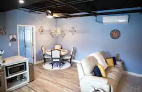 Gainesboro Apartamento | Bougie BeBe - Beautiful Apartment on the City Square