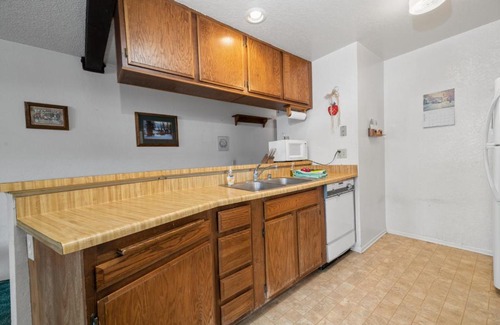 Boulder Bay Apartamento | Boulder Bay Chalet Condo-Mountain charm condo with lake view and WIFI, condo