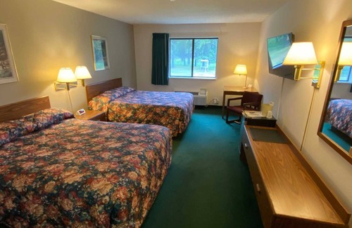 Boulder Junction Hotel | Boulder Bear Motor Lodge - Two Queen Beds 115 Front