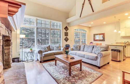 Lake Harmony Casa | Boulder Lake Access Townhome with Deck!