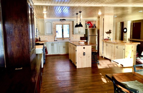 Boulder Junction Cabina | Boulder Lake Lodge; Beautiful, spacious, great views with boat dock & water toys