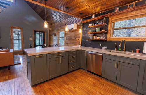 Rogers Cabina | Boulder Springs *Our newly renvoated hot tub retreat!*