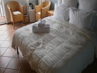 Simon's Town Cama Y Desayuno | Boulders Beach Hotel, Cafe and Curio shop