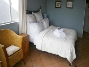 Simon's Town Cama Y Desayuno | Boulders Beach Hotel, Cafe and Curio shop