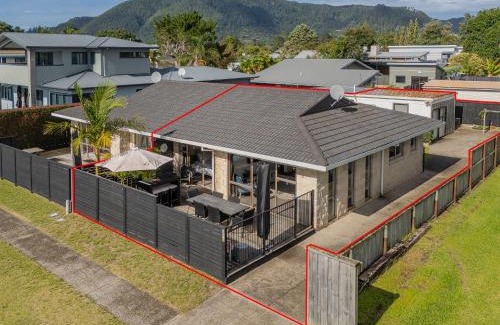 Pauanui Casa | Boulevard Bliss - Pauanui Holiday Home