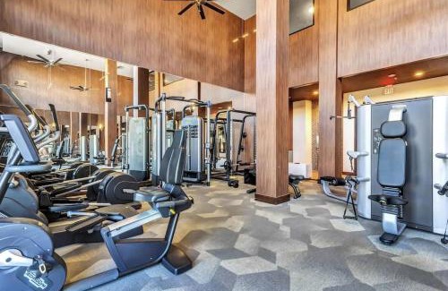 Richardson Apartamento | Boulevard Stays Dashing 1BR Suite Pool Parking Gym C