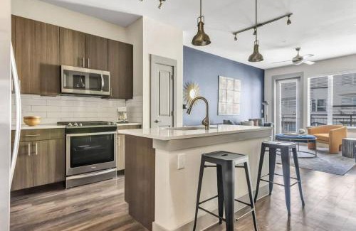 Richardson Apartamento | Boulevard Stays Dashing 1BR Suite Pool Parking Gym G