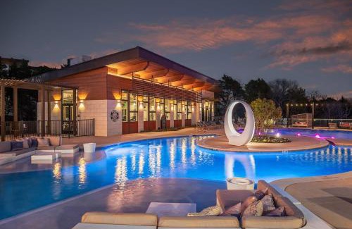 Richardson Apartamento | Boulevard Stays Direct Trail Access Parking Pool Gym 01