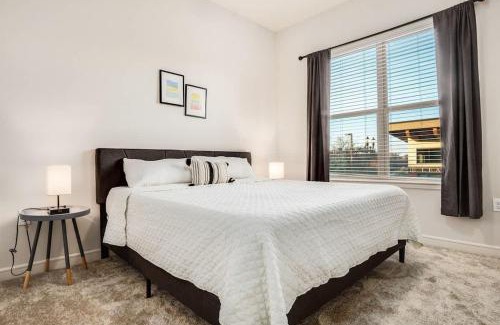 Richardson Apartamento | Boulevard Stays Direct Trail Access Parking Pool Gym 01