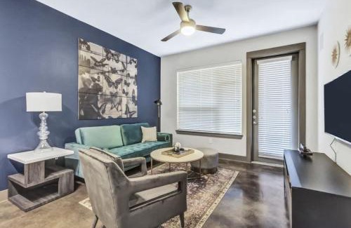 Richardson Apartamento | Boulevard Stays Elegant 1BR Pool Gym Parking
