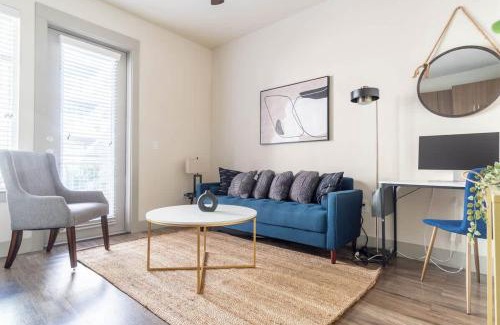Richardson Apartamento | Boulevard Stays Luxurious 1BR Suite Pool Parking Gym Access