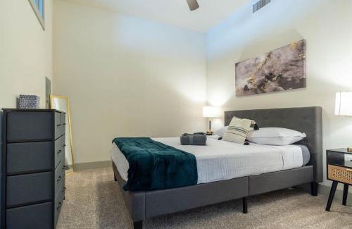 Richardson Apartamento | Boulevard Stays Luxurious 1BR Suite Pool Parking Gym Access