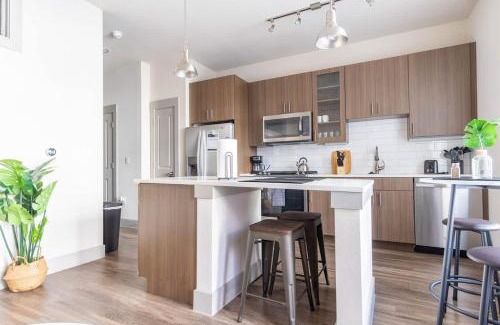 Richardson Apartamento | Boulevard Stays Luxurious 1BR Suite Pool Parking Gym Access
