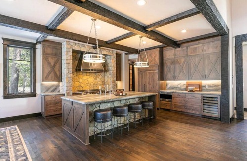 Ponderosa Palisades Casa | Bound to Impress. Private Hot Tub, Golf Access & Exclusive Club Amenities!