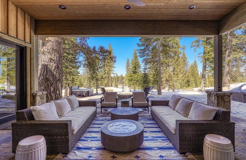 Ponderosa Palisades Casa | Bound to Impress. Private Hot Tub, Golf Access & Exclusive Club Amenities!