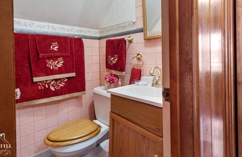 Calumet City Casa | Bountiful Abode: 2 BR Full Bsmt